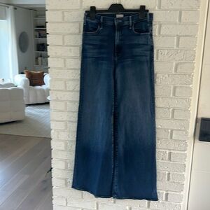 Jeans, wide leg. MOTHER Denim. Hustler Roller Sneak. High Rise.